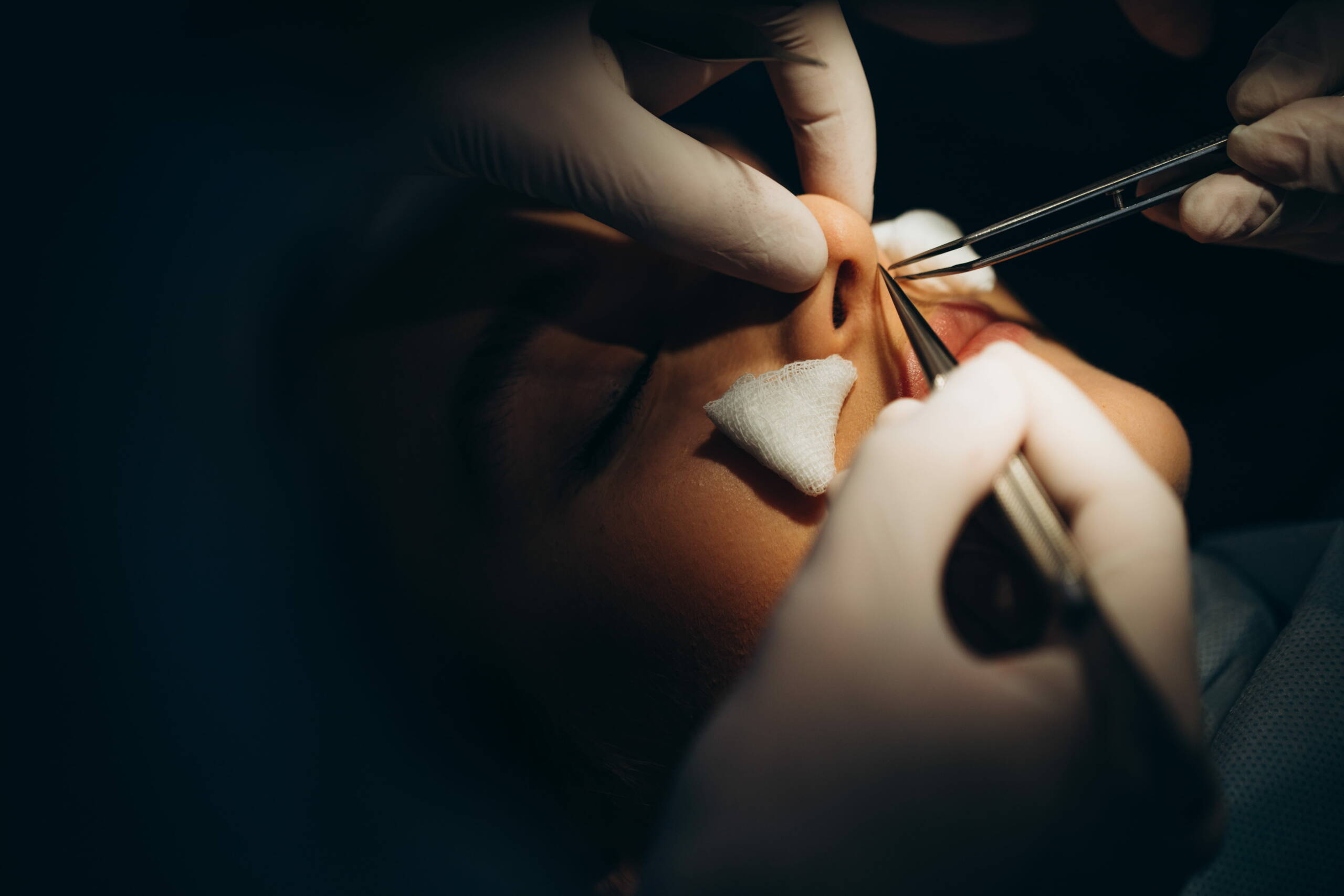 surgeon-and-his-assistant-performing-cosmetic-surg-2026-01-09-10-27-37-utc (1)